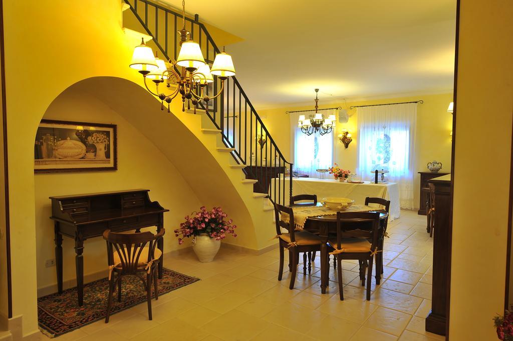 Relais Casabella Guest House มาร์ตินาฟรังกา ภายนอก รูปภาพ