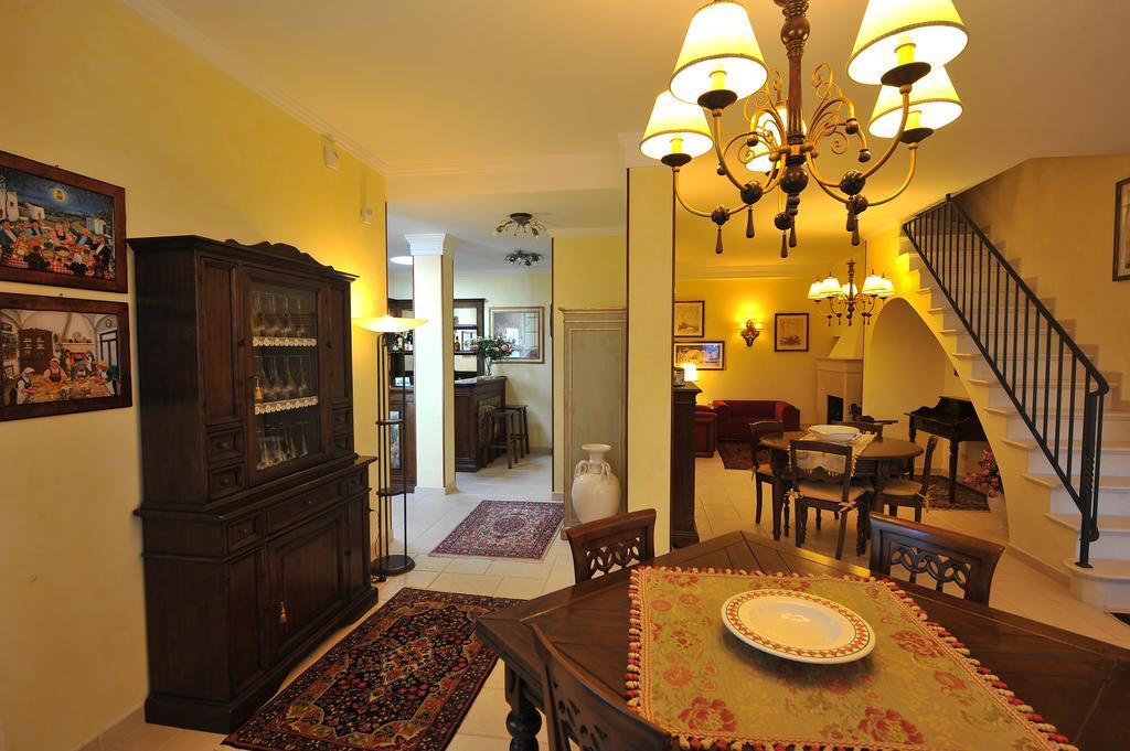 Relais Casabella Guest House มาร์ตินาฟรังกา ภายนอก รูปภาพ