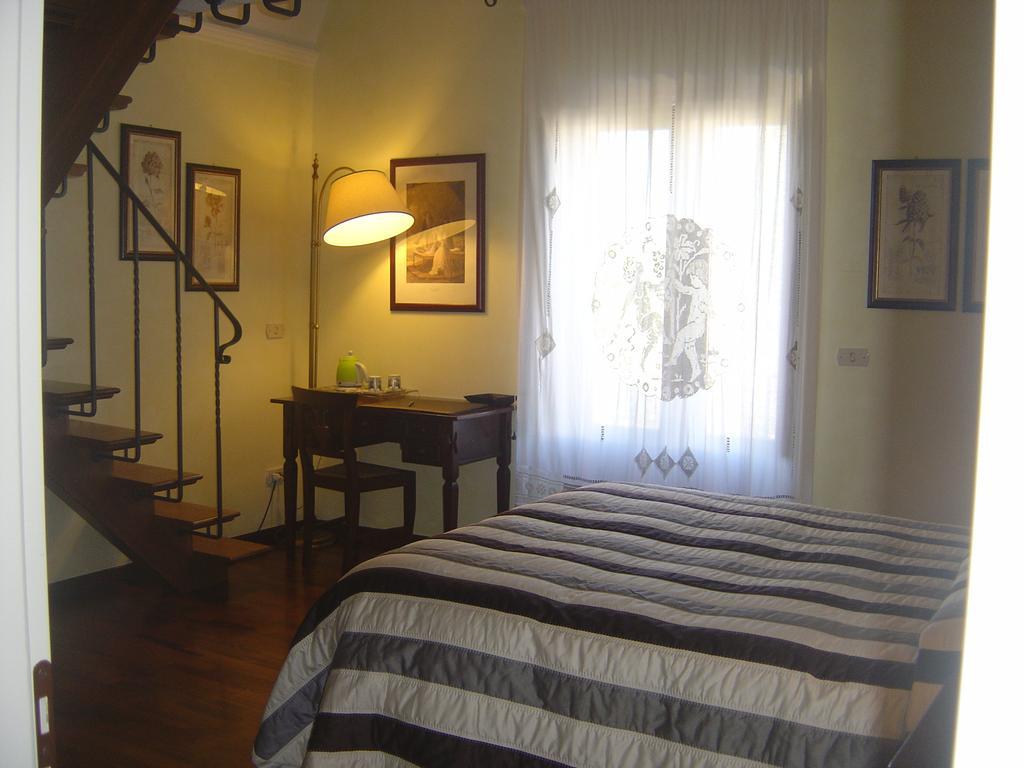 Relais Casabella Guest House มาร์ตินาฟรังกา ภายนอก รูปภาพ