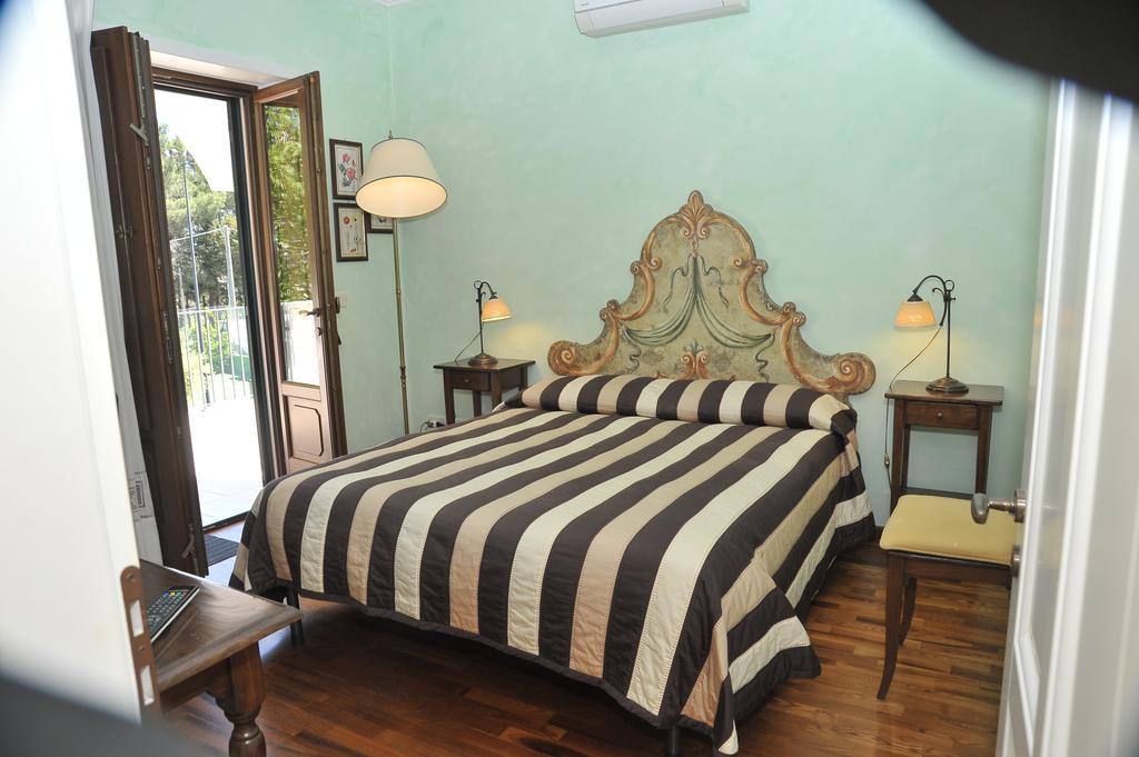 Relais Casabella Guest House มาร์ตินาฟรังกา ภายนอก รูปภาพ