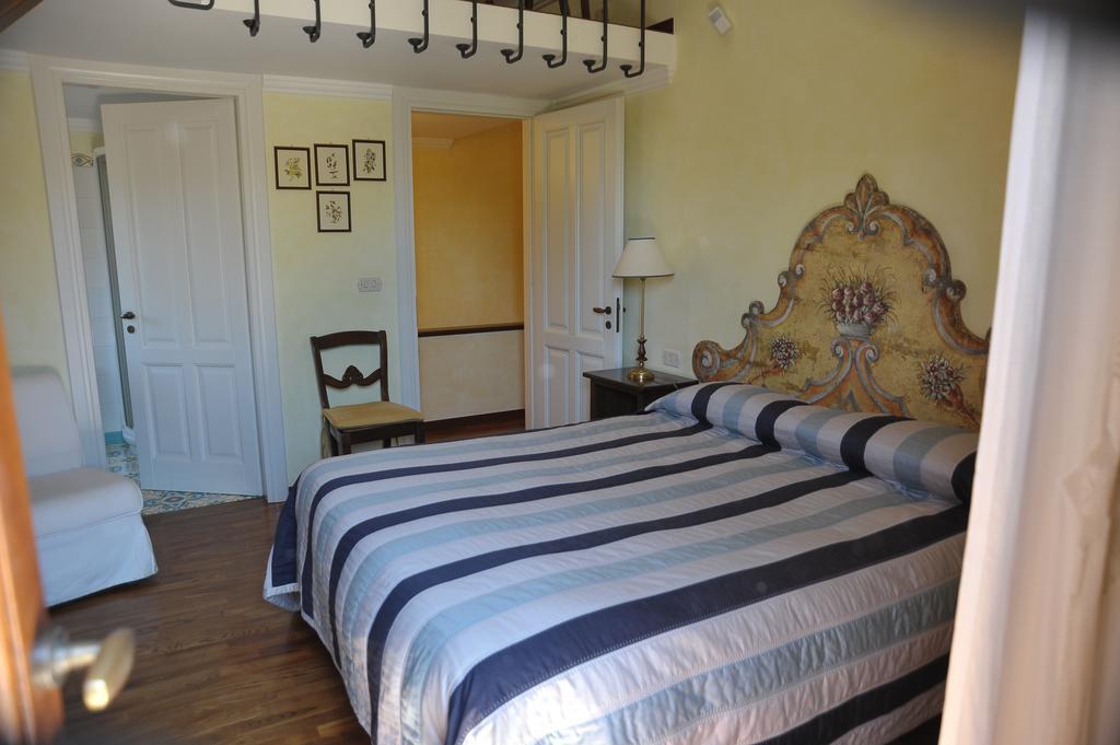 Relais Casabella Guest House มาร์ตินาฟรังกา ภายนอก รูปภาพ