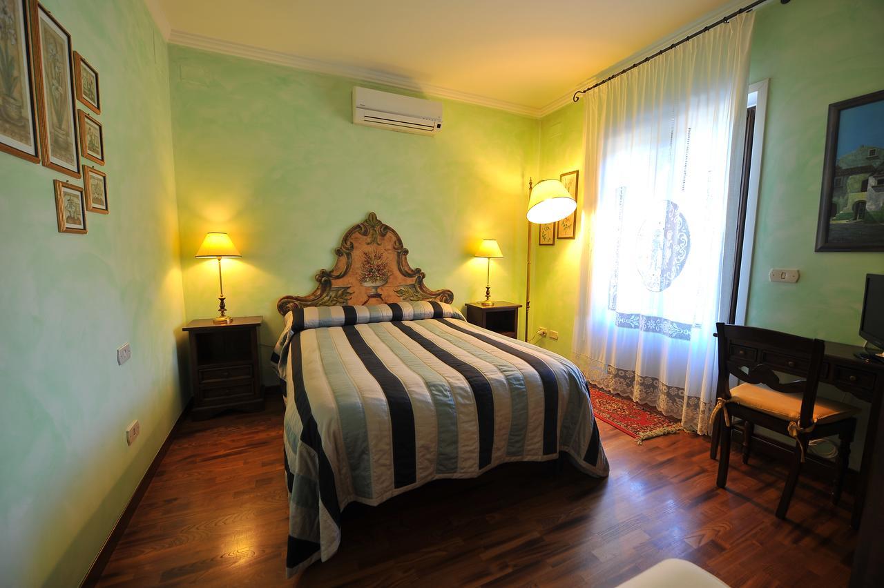 Relais Casabella Guest House มาร์ตินาฟรังกา ภายนอก รูปภาพ